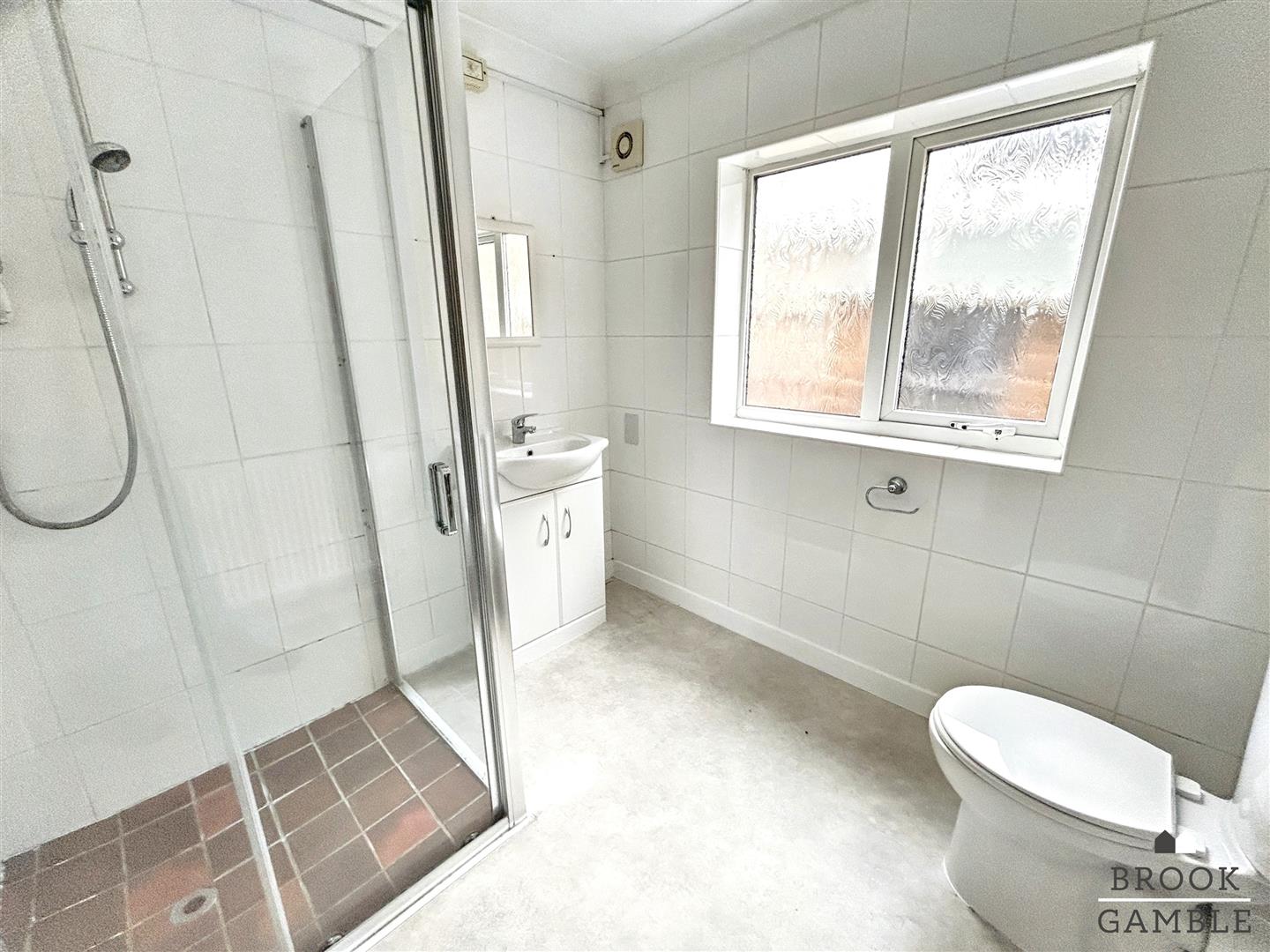 3 Bedroom House - Mid Terrace. Ashford Road in Eastbourne,  10